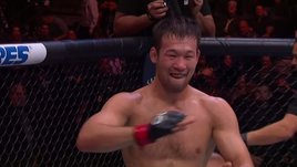 Рахмонов снова задушил соперника в UFC. Казахстанец идет за поясом