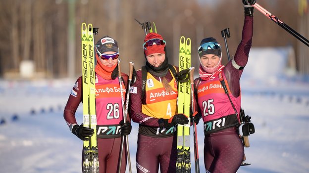 Анастасия Егорова (слева), Виктория Сливко и Наталья Гербулова.