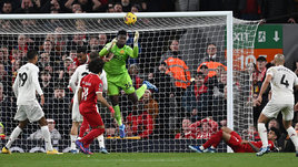 «Ливерпуль» нанес 34 удара по воротам «МЮ», но умудрился не забить. Онана — герой, команда Клоппа уступила первое место