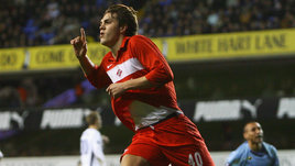 Артем Дзюба в матче против «Тоттенхэма»