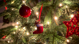 Украшения на елке.