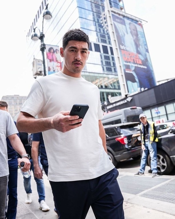 Дмитрий Бивол.