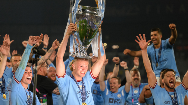 «Манчестер Сити» празднует победу в ЛЧ.