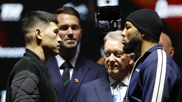 Дмитрий Бивол и Линдон Артур.