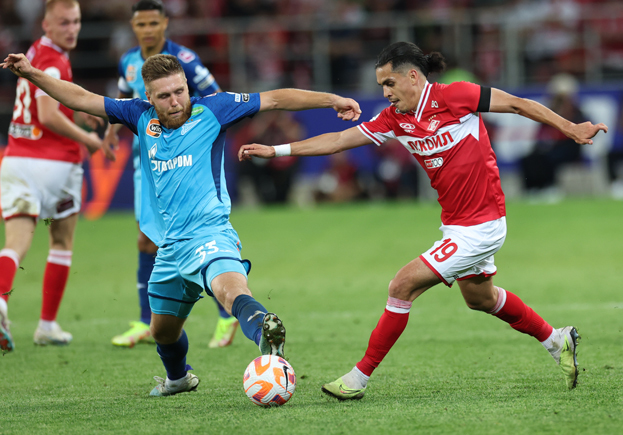 Иван Сергеев и Хесус Медина. Футболисты Иван Сергеев и Хесус Медина