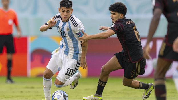 Клаудио Эчеверри (слева) в форме сборной Аргентины.