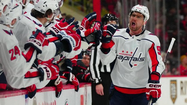 Евгений Кузнецов. Хоккеист Евгений Кузнецов.