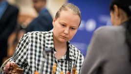 Любит хорроры, Фишера и называет свой стиль хаосом. Гунина снова стала чемпионкой мира