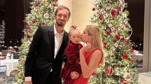 Даниил Медведев с семьей.