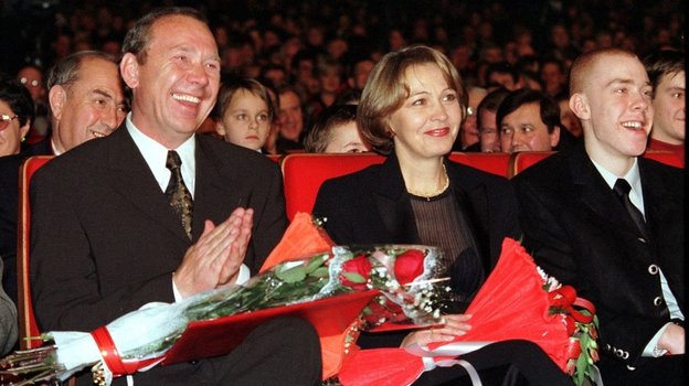 Тренер Олег Романцев с женой Натальей и сыном.