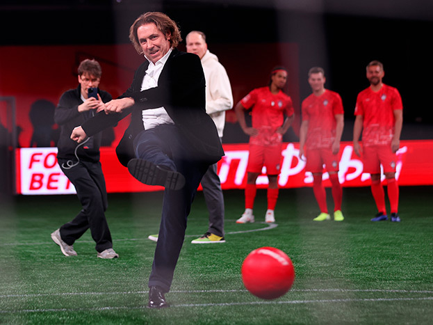 Александр Мостовой. Бывший полузащитник сборной России Александр Мостовой.