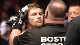 Боец UFC улетел в самый жуткий нокаут года, но не парится. «Благодаря гонорару я дострою курятник»