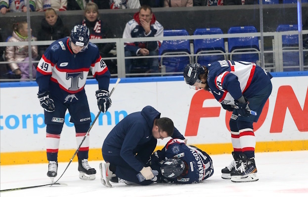 Василий Атанасов получил травму.