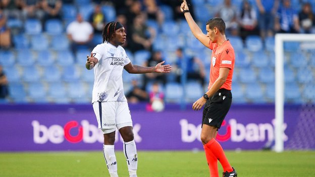 Эндрю Гравийон (слева).