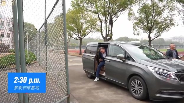 Из аэропорта все отправились в гостиницу, а во второй половине дня осмотрели базу клуба.