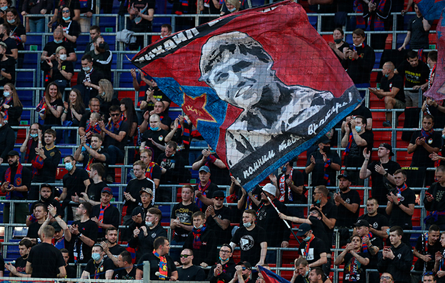 Флаг с портретом Михаила Еремина.