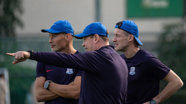 Василий Березуцкий, Леонид Слуцкий и Олег Яровинский (слева направо) на сборе в Хайкоу.