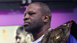 Американский боксер Джонсон официально получил паспорт России. Он взял отчество «Владимирович»