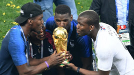 Поль Погба с мамой и братьями