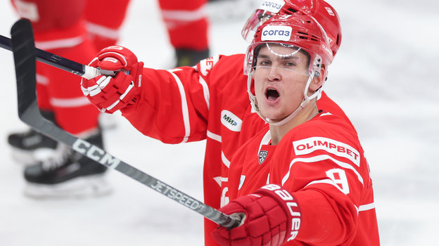 Максим Цыплаков. Хоккеист Максим Цыплаков