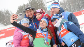 Нам впервые показали биатлонную командную гонку. Кажется, что больше этого делать не стоит