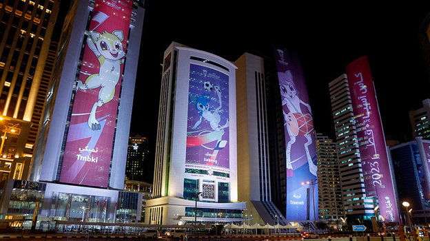 Реклама Кубка Азии на домах в Дохе.