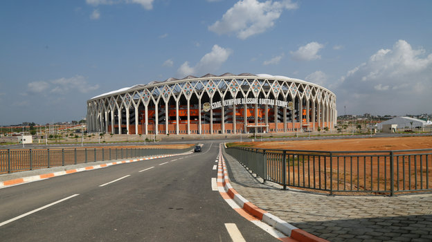 Стадион «Алассане Оуттара» в городе Абиджан. Футбольный стадион «Алассане Оуттара» в городе Абиджан.