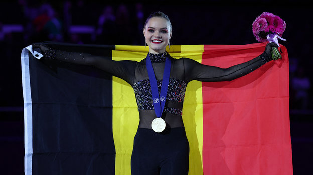 Луна Хендрикс.