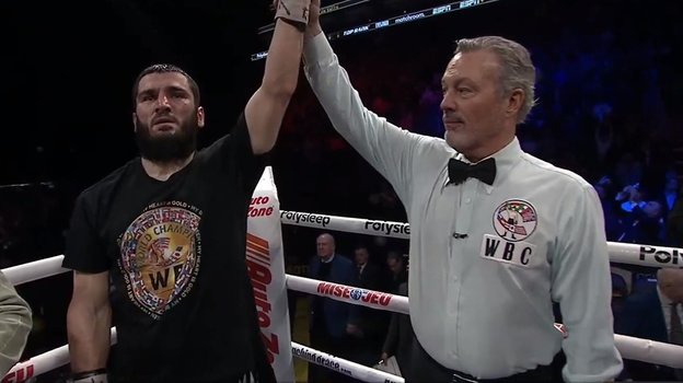 Артур Бетербиев.