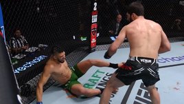 Анкалаев легко вырубил Уокера. Теперь он хочет разбить Алекса Перейру — причем непременно в стойке