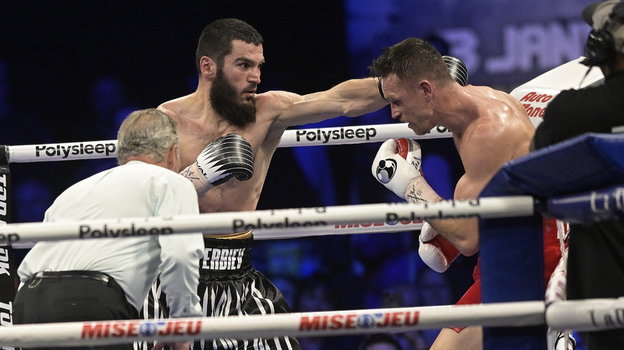 Артур Бетербиев победил Каллума Смита.