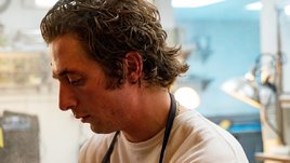 Кадр из сериала «Медведь»