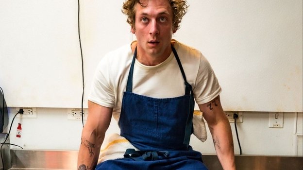 Кадр из сериала «Медведь»