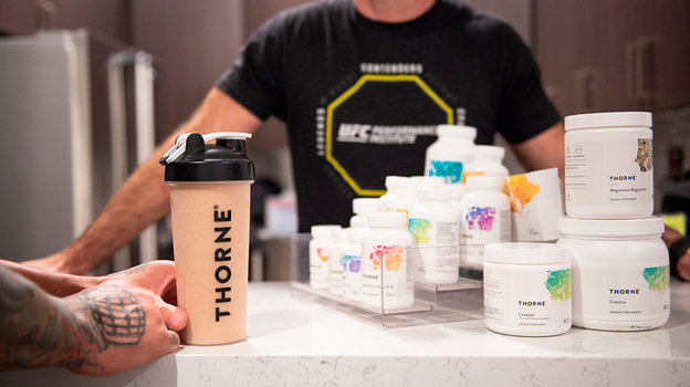 Комплект витаминов Thorne, который UFC рассылает бойцам.