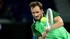 Медведев спасся на крыльях ночи. Лучший российский теннисист одержал волевую победу в Мельбурне