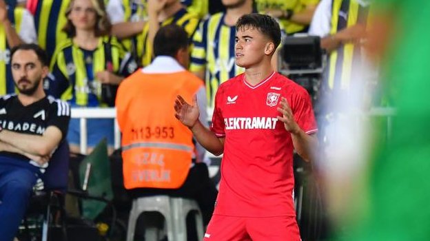 Манфред Угальде.