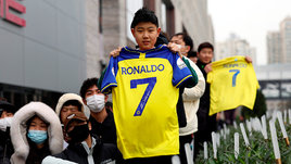 Разъяренные китайцы ворвались в отель, где находился Роналду. Криштиану должен был сыграть против команды Слуцкого