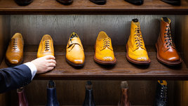 Обувь лежит