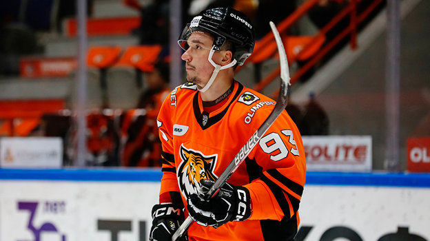 Александр Хохлачев. Хоккеист «Амура» Александр Хохлачев.