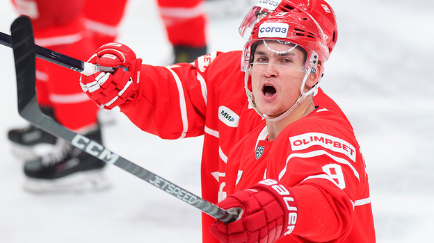 Максим Цыплаков. Хоккеист «Спартака» Максим Цыплаков.