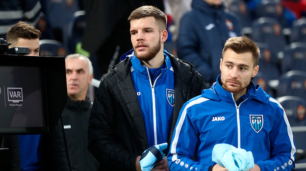 Николай Толстопятов (в центре).