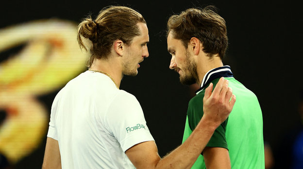 Даниил Медведев (справа) и Александр Зверев.