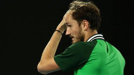 «Хоть с чем-то попал в историю». Невероятный Медведев после марафона без титула в Австралии