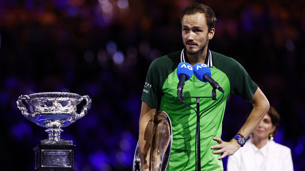 Даниил Медведев после поражения в финале Australian Open-2024. Теннисист Даниил Медведев.