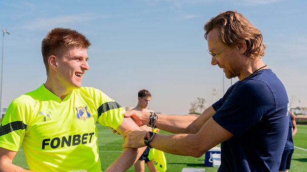 Валерий Карпин проверяет готовность своих подопечных.
