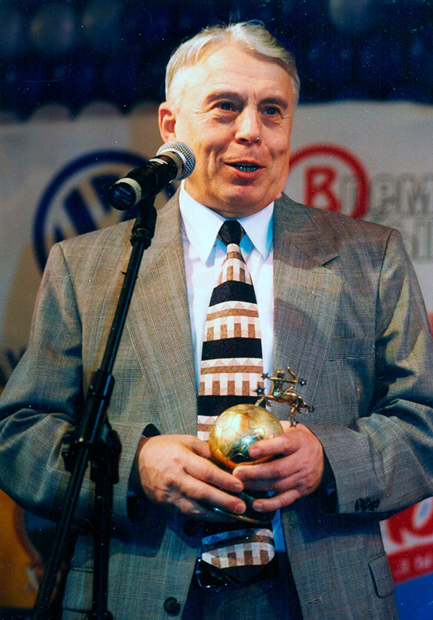 Владимир Перетурин с призом «Стрелец». Комментатор Владимир Перетурин.