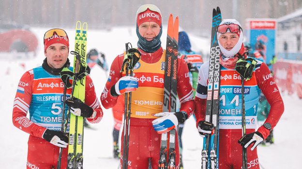 Александр Большунов (в центре), Алексей Червоткин (слева) и Антон Тимашов (справа).