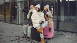 Семья выезжает в путешествие.