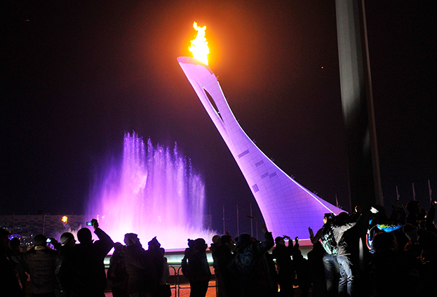 Зажжение олимпийского огня.