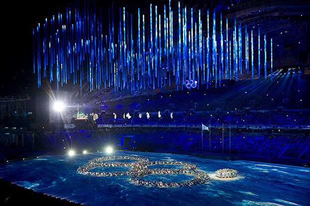 Танцоры повторили не раскрывшееся на церемонии открытия кольцо.